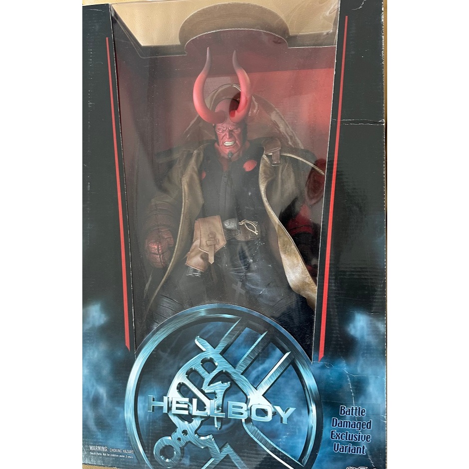 MEZCO - Battle Damaged Exclusive Variant - HELLBOY - Horned Ver.
