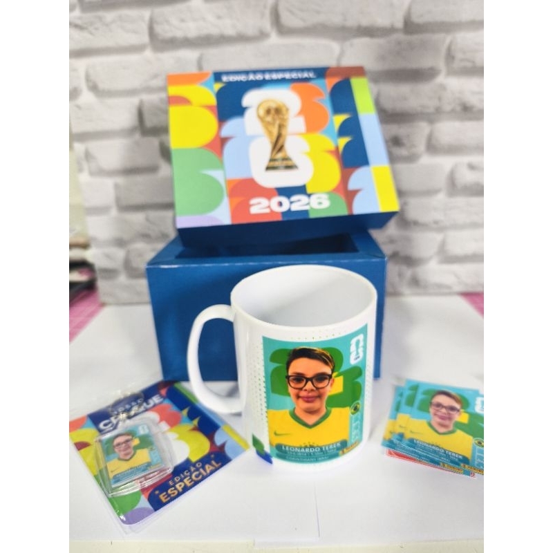 Caneca Figurinha Personalizada Futebol + Chaveiro e Envelope com Figurinhas - Copa 2026