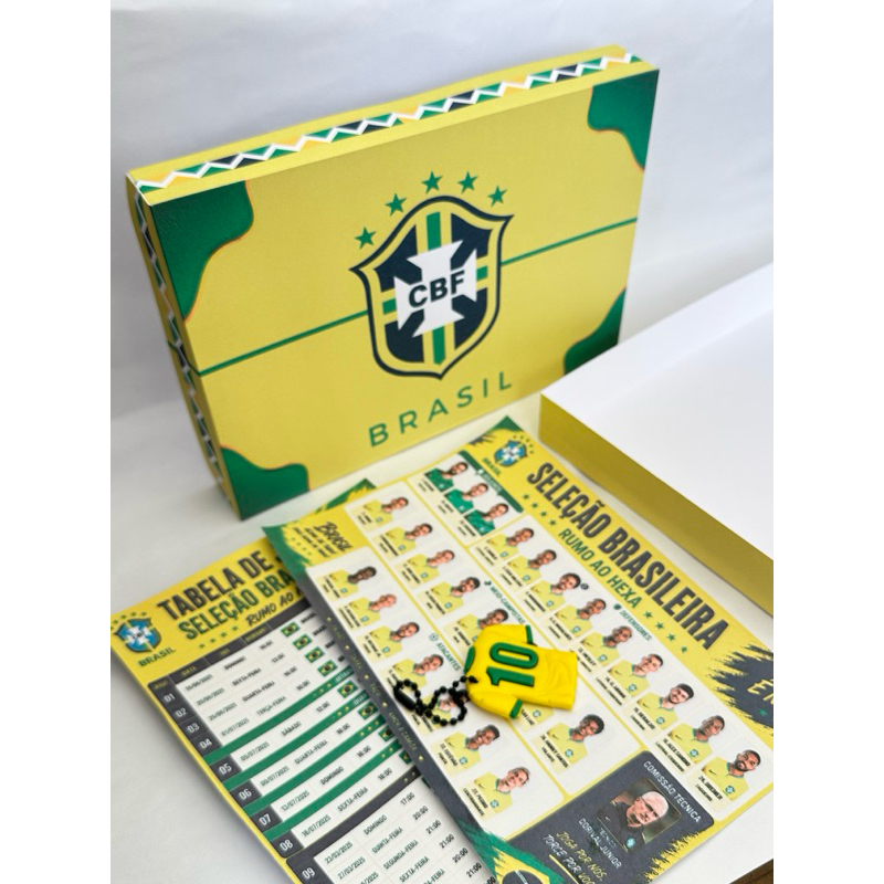 10 Caixa c/tampa tema seleção brasileira 20,5x14,5x3cm acompanha 2 folders e 1 chaveiro