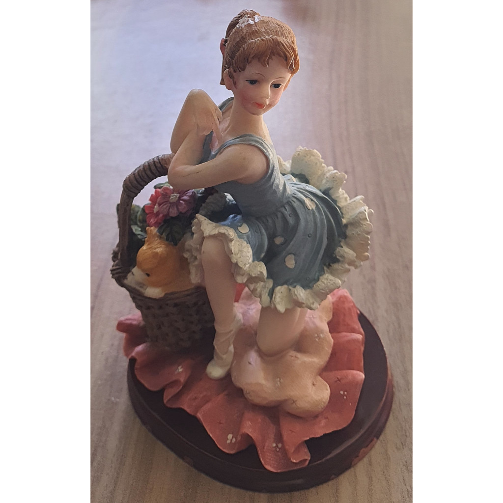 Bibelô, Linda Estatueta de Bailarina de Vestido Azul, em Resina 16cm (Antiguidade)