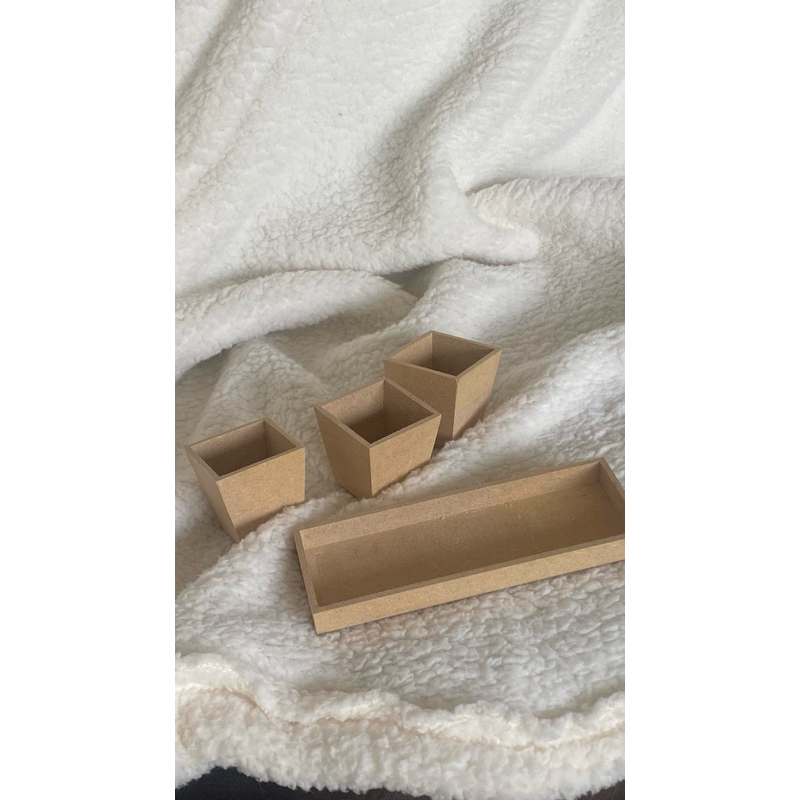 MDF - Trio de mini cachepos com bandeja em MDF cru - MD037
