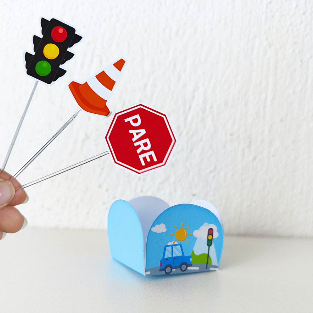 Forminhas personalizadas de doce e tags de docinhos tema Meios de transporte/Carros aniversário Lembrançinhas