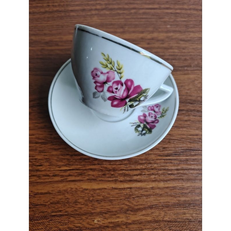 XÍCARA DE CHÁ EM PORCELANA ANTIGA POZZANI