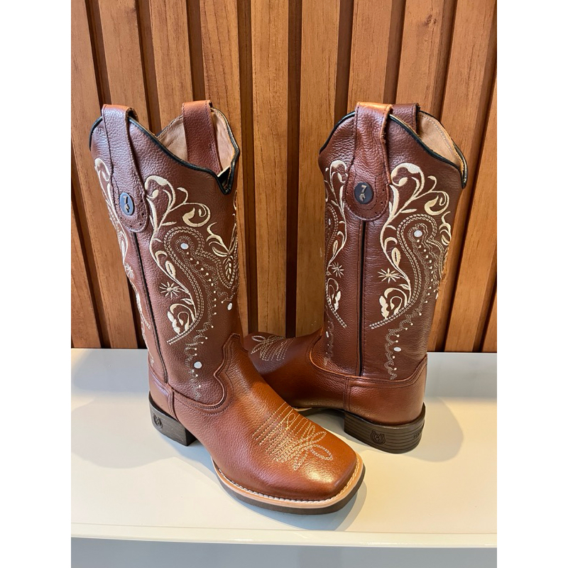 BOTA TEXANA COURO LEGÍTIMO MUSTANG BORDADO FLORÊNCIA SOLADO MARROM