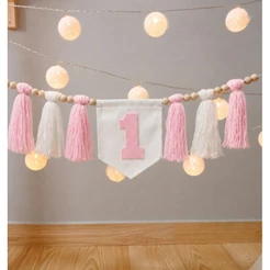 Bandeirola Boho " 1 ano" com pompons e contas de madeira ensaio/festa Rosa e Bandeira Branco