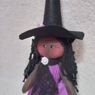 Boneca de pano Bruxinha negra
