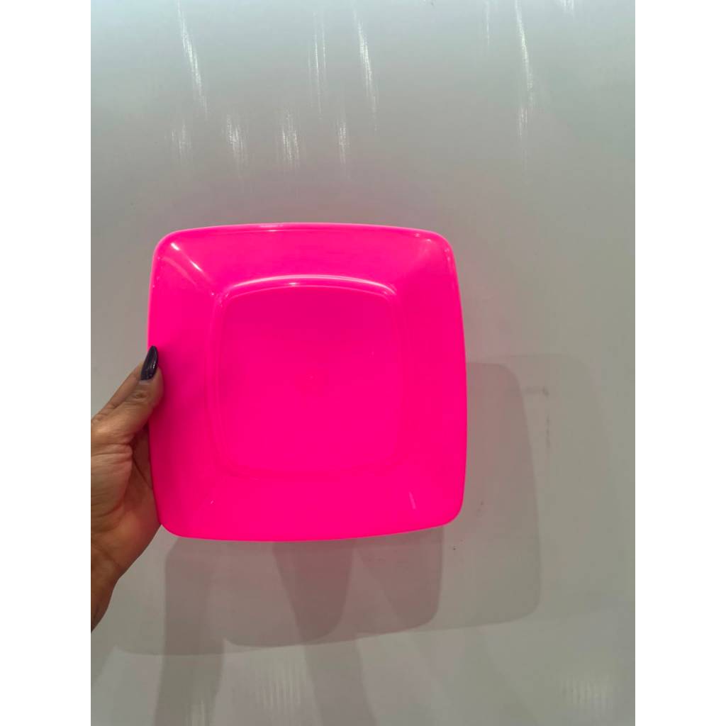 Kit 10 Pratos Refeição Quadrado( ROSA NEON )Plástico Resistente churrasco festa aniversário eventos — imagem 2 de 2