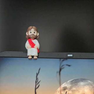 Jesus sentado | Jesus sentado no monitor | Monitor | Mini Jesus sentado