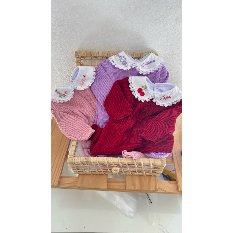 Macacão de Tricot Infantil Menina + body gola Bordada (Personalizado / Várias Cores)
