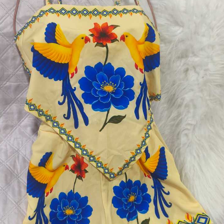 Conforto e Estilo com Estampa Tropical Conjunto Borboleta Jardim Tropical passaro