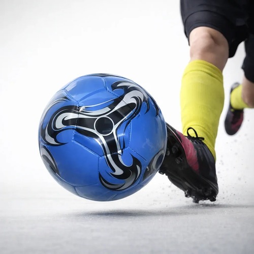 Bola de Futebol Tamanho 5 com Material Resistente para Campo e Areia