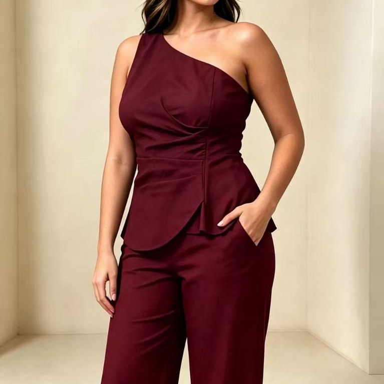 Conjunto feminino: blusa elegante, assimétrica, sem mangas e com um ombro só, e calça pantalona com um ombro só.