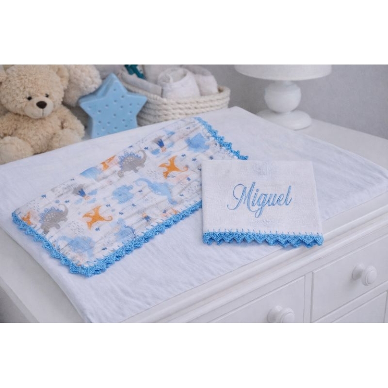Kit c/2 Fraldinhas Fralda Pano Paninho de Boca Bebê com Nome Barradinho em Crochê Personalizada Artesanal Linha Luxo