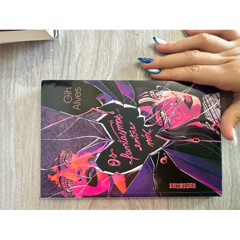 Livro Os Fantasmas Entre Nós de Gih Alves