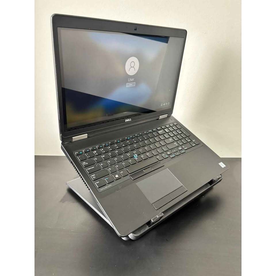 Notebook Dell Latitude E5570 / i5-6300U / 8GB SSD / 256GB / 15.6' TouchScreen / W10 pro
