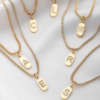 Colar Riviera de Plaquinha com Pingente Letra Personalizadas Semijóia Banhada a Ouro 18K