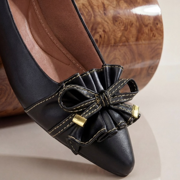 Sapatilha Feminina Bico Pele Preto com Enfeite Babadinho – confortavel, casual, elegante, trabalho.