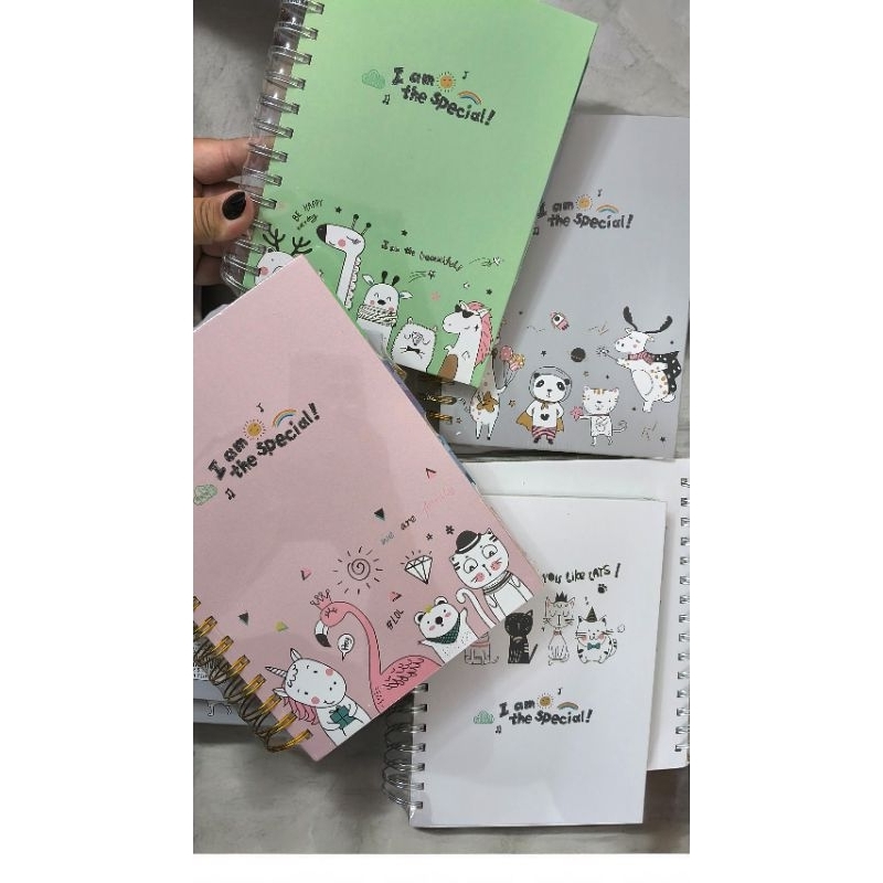 Caderno A5 Folhas Pautadas com 4 Divisórias e 136 Folhas Fofo Kawaii