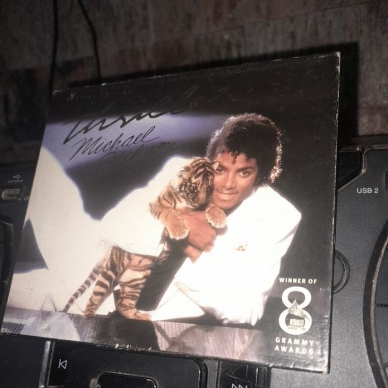 CD ORIGINAL- MICHAEL JACKSON - "Thriller" edição especial NACIONAL/ACRÍLICO/LUVA/BONUS TRACK/COLECIONADOR/EXCELENTE