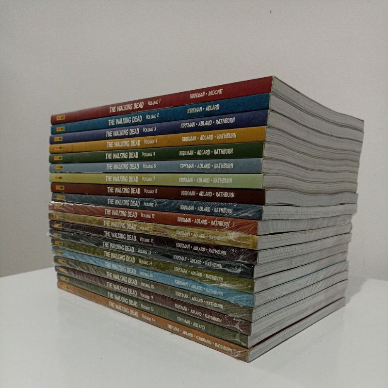 Coleção Walkin Dead Kit Hq Amazon Prime Robert Kirkman Tony Moore Charlie Adlard Panini 19 Volumes Pt — R$ 1.890,90 em Shopee