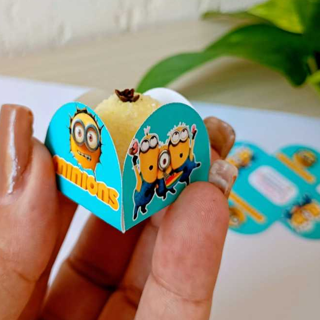 60 a 300 Forminhas para Doce Brigadeiro Personalizada no Tema da Festa 4 pétalas MINIONS Festa Aniversário Lembrancinhas