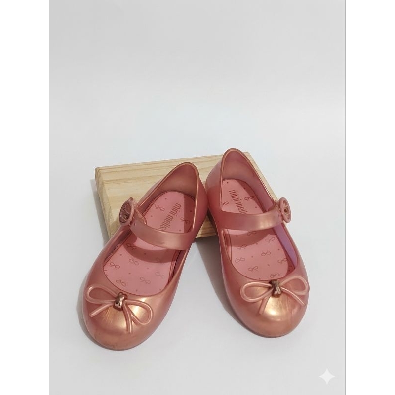 Mini Melissa Sweet Love na cor rosa metalizado
