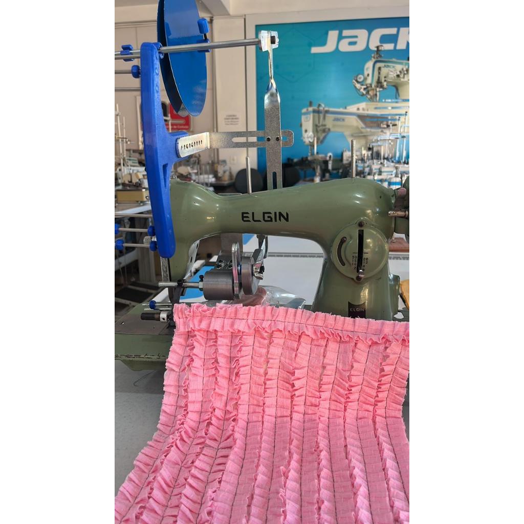 Máquina de Costura Doméstica com Aparelho de fazer Tapete Frufru e Motorzinho - Completa Montada