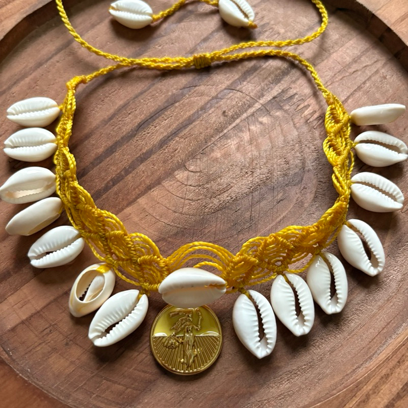 🌻💛Exclusivo Colar Mamãe Oxum em MACRAME com Búzios Naturais Pingente Oxum de Altíssima Qualidade Banhado em Verniz Axé💛🌻