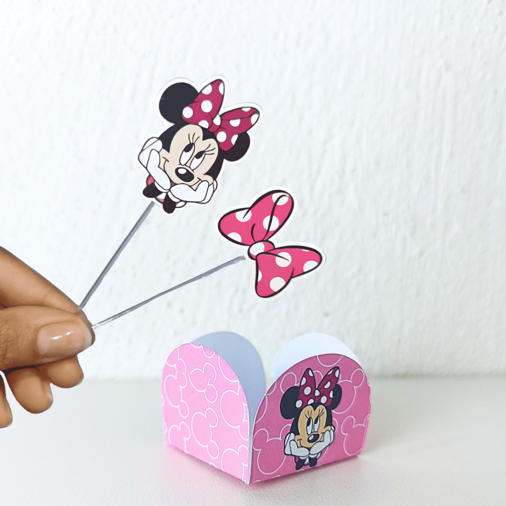 Forminhas personalizadas de doce e tags de docinhos tema Minnie Mouse aniversário Lembrançinhas