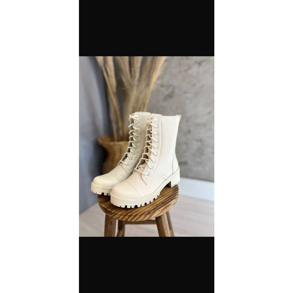 Bota Feminina Coturno Da Moda Off White Sola Tratorada promoção