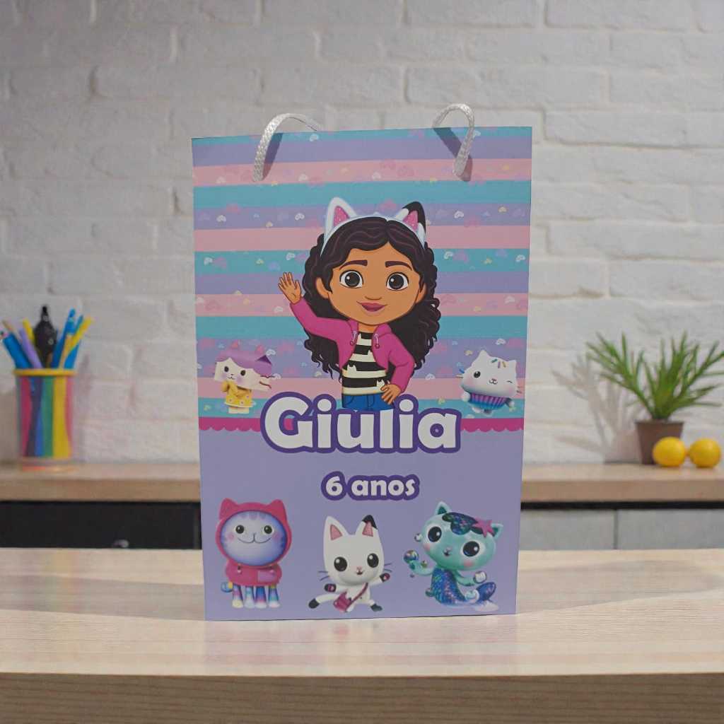 Sacolinha Personalizada com nome e idade (cabe Pipoca) Casa Mágica da Gaby Festa Aniversário Lembrancinhas