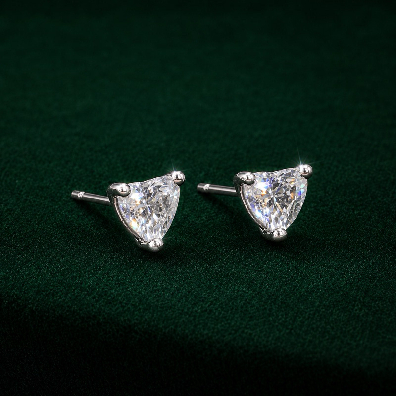 Brinco Moissanite Coração 4,4mm Prata 925 Luxo Feminino