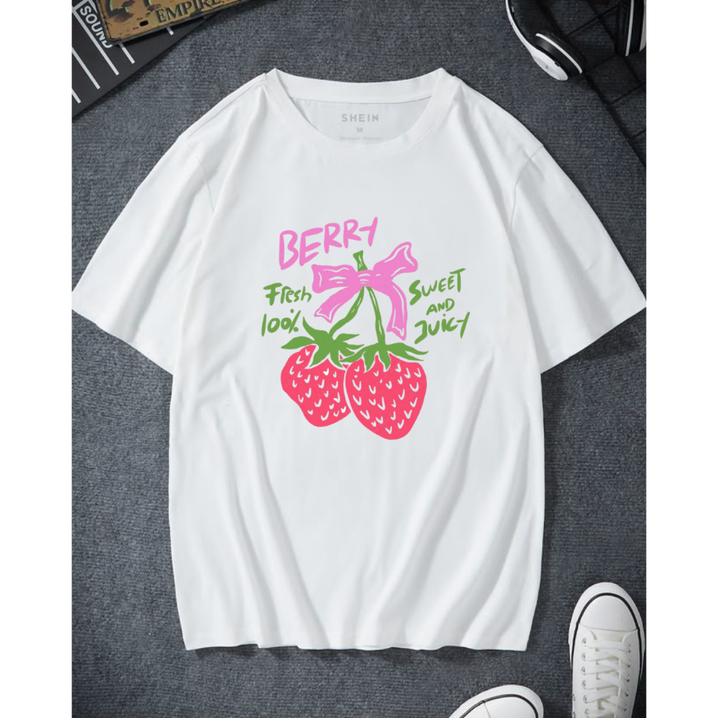 Camiseta Branca Estampa Strawberry "Berry" Moda Feminina T-shirt Casual Fofa 100% Algodão Premium Confortável Estilosa