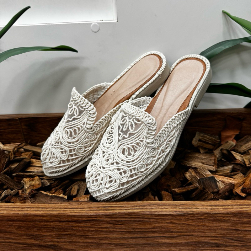 Mule Feminino Renda Off White Bico Fino Elegante Confortável Casual Fashion