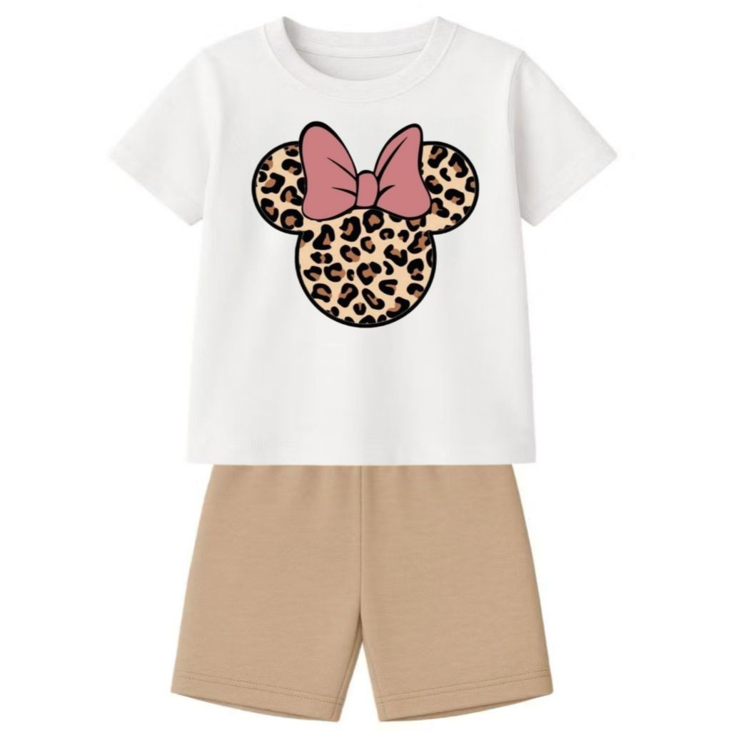 Conjunto infantil formado por camiseta e short, ideal para deixar as crianças confortáveis e estilosas.