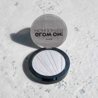 Pó Iluminador Facial Avon Glow On Highlight – Efeito Luminoso e Radiante