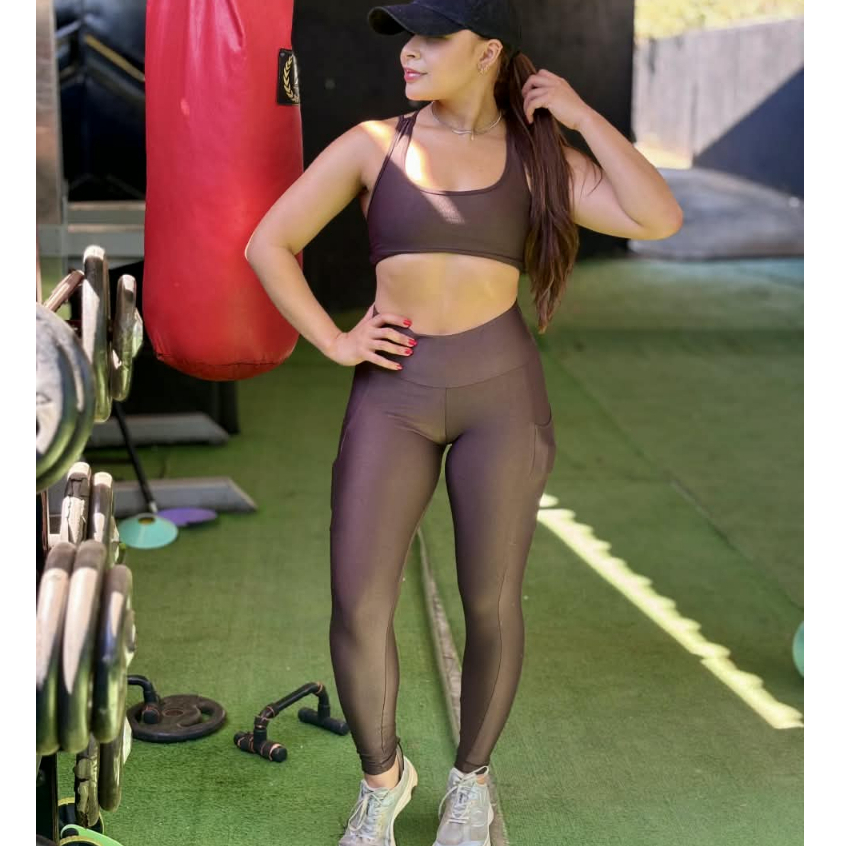 Conjunto Feminino Legging com Compressão e Bolso Lateral – Fitness Academia – Marrom e Preto