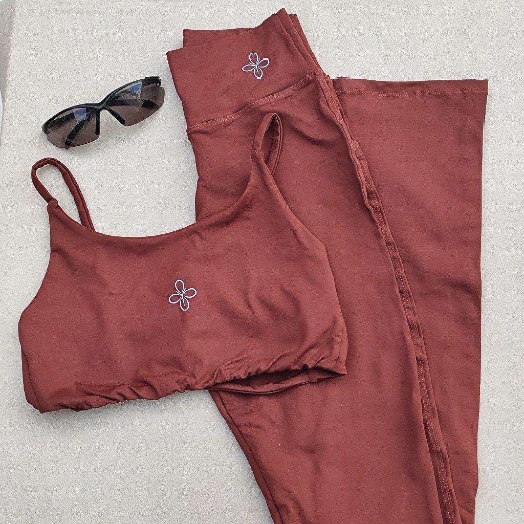 CONJUNTO EXCLUSIVO FITNESS FEMININO CALÇA FLARE E TOP POLIAMIDA ZERO TRANSPARÊNCIA BOJO REMOVÍVEL