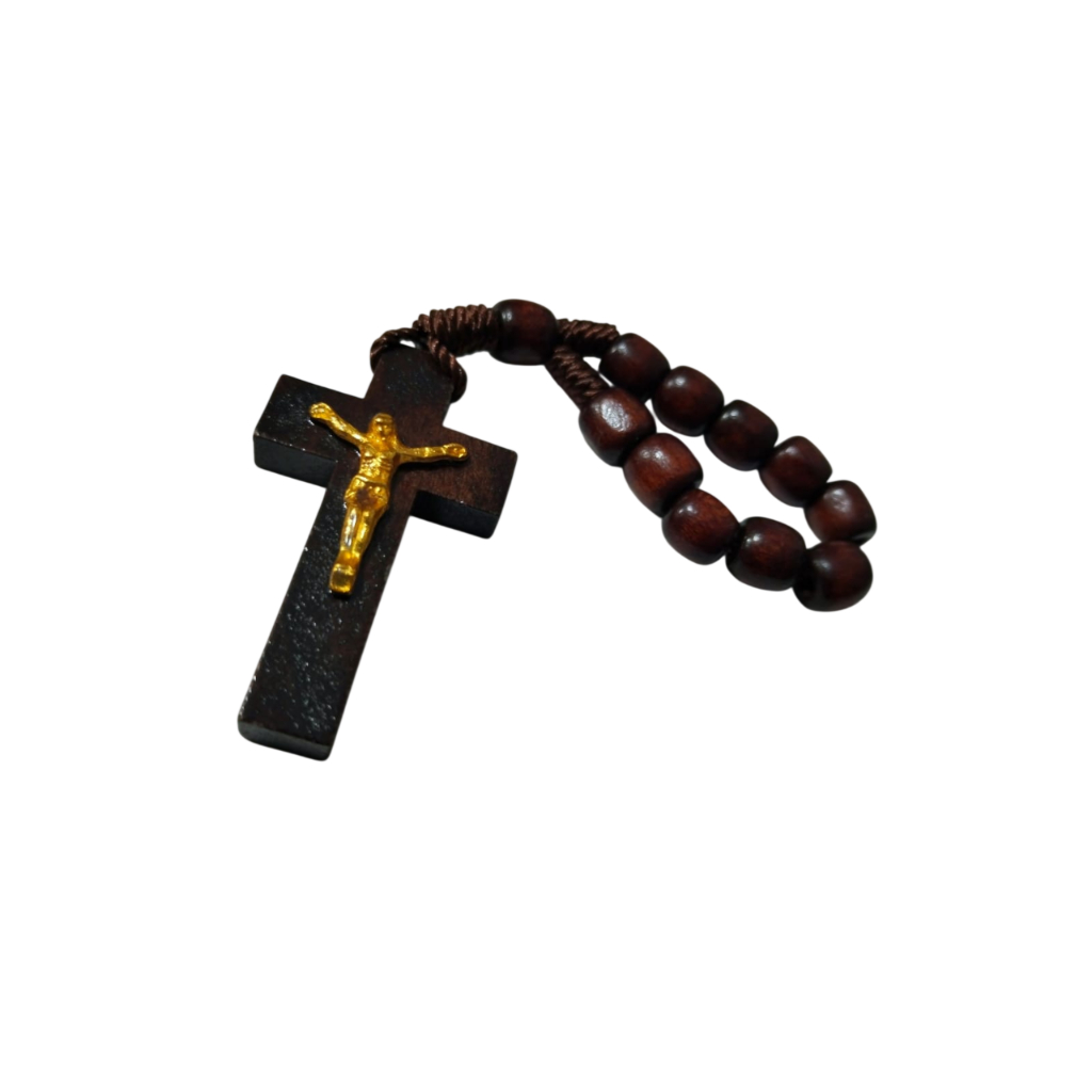 Terço de Dedo em Madeira com Crucifixo e Jesus em Dourado Tamanho 11cm - Missa Batizado Lembrancinha em Oferta na Shopee