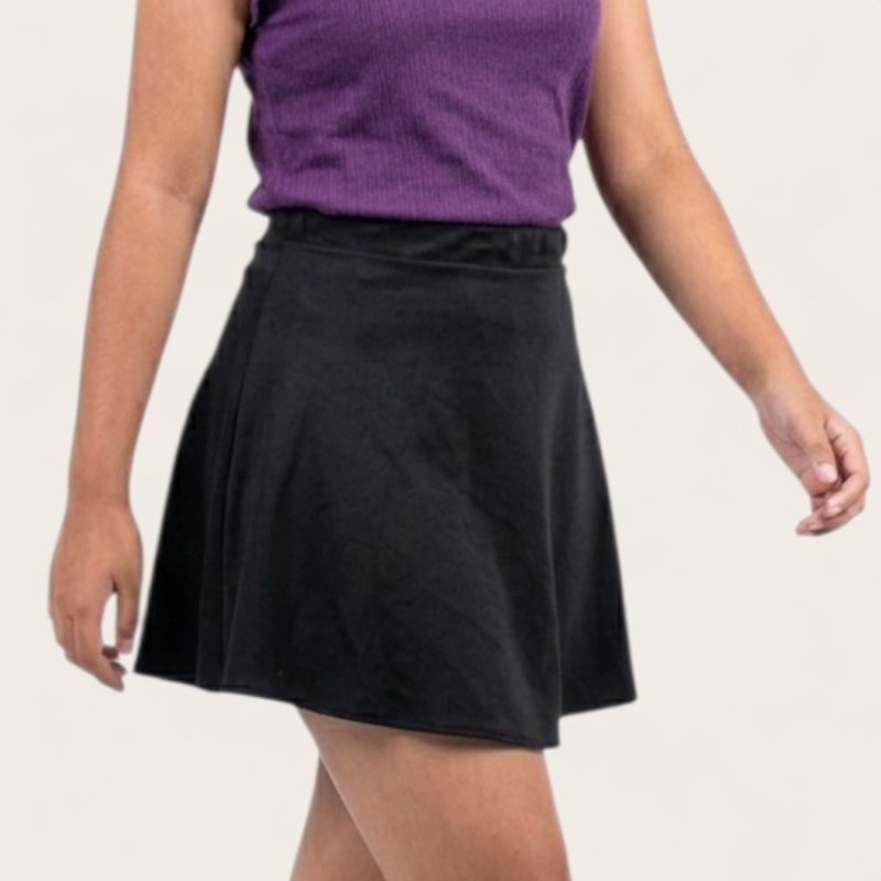 Mini Saia Envelope Preto com Floral Creme de Amarração com forro Curta