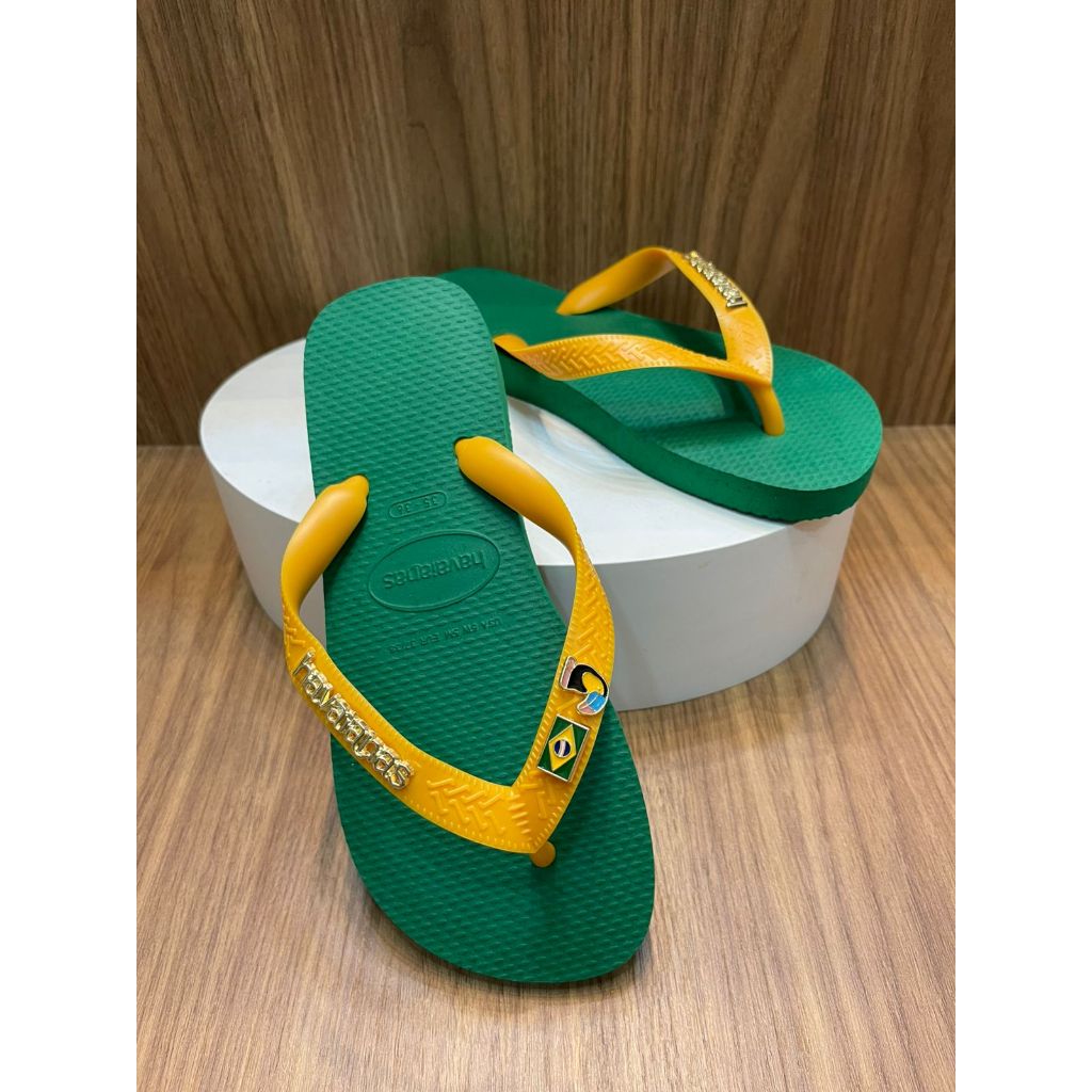 Havaianas Top + Pin Tucano + Pin Brasil + Placa Logo