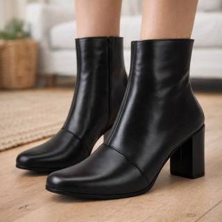 Bota Feminina Salto Médio Cano Curto com Zíper Bico Fino Ref. 20/125
