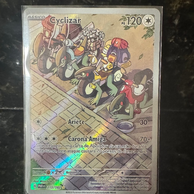 Carta Pokemon Cyclizar (215/182) Escarlate e Violeta: Fenda Paradoxal