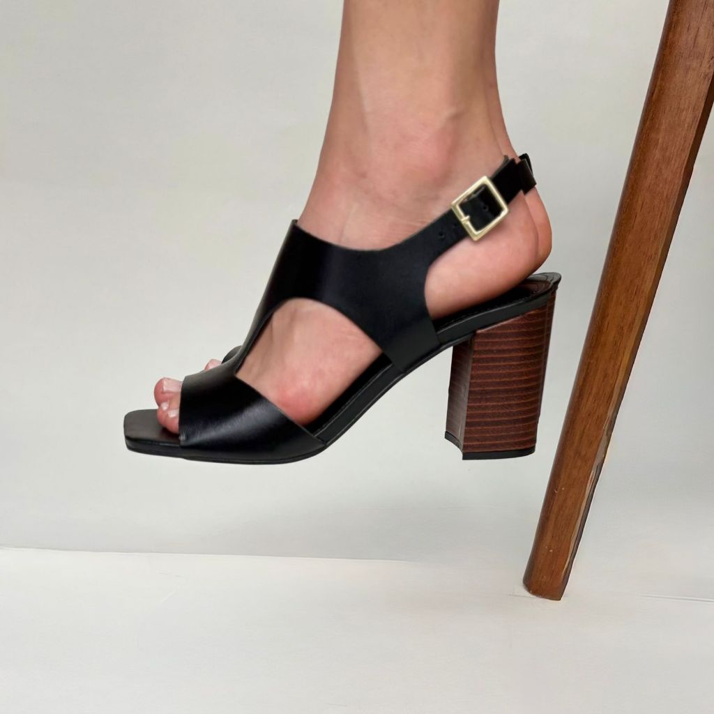 Sandália Nara em Couro Legítimo,| Salto Médio 8,5 cm Elegante e Confortável | Cosenza
