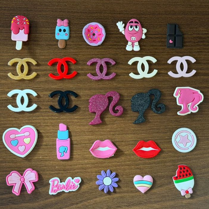 Kit 25 Pins,Bottons de Silicone - Personagens para babuches