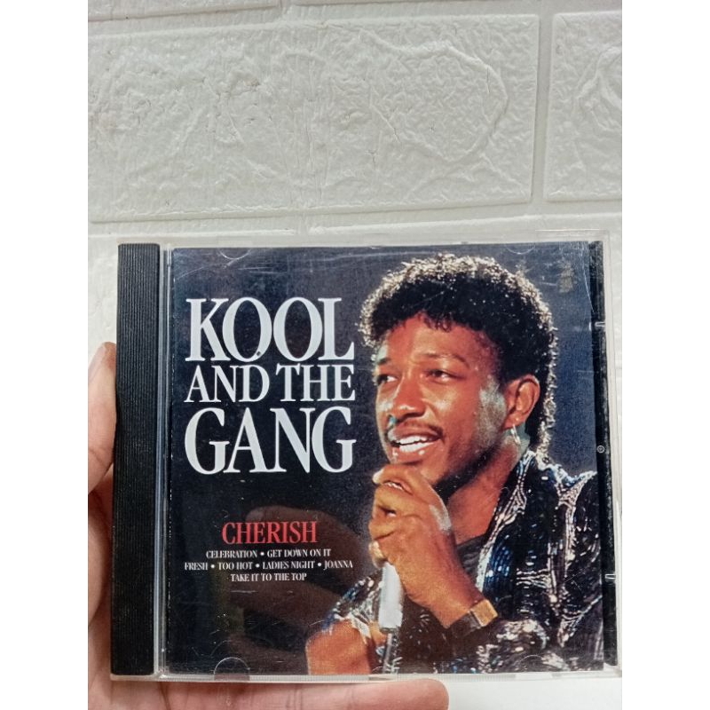 CD KOOL AND THE GANG - CHERISH - CELEBRATION - GET DOWN ON IT - FRESH - - CD Usado - REF: CD 195