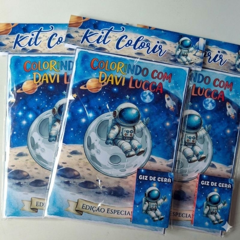 Kit Colorir Personalizado Astronauta - Revista de Colorir + Giz de Cera - Lembrancinha de Aniversário Luxo - 10 unidades