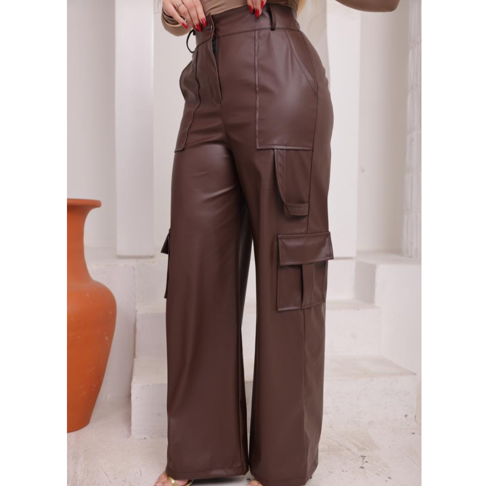Calça Pantalona Cargo em Couro Eco Marrom Escuro Tendência Inverno