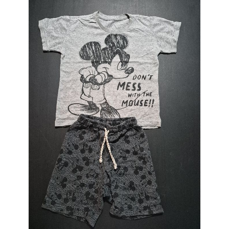 Conjunto menino camiseta e shorts Tam3.