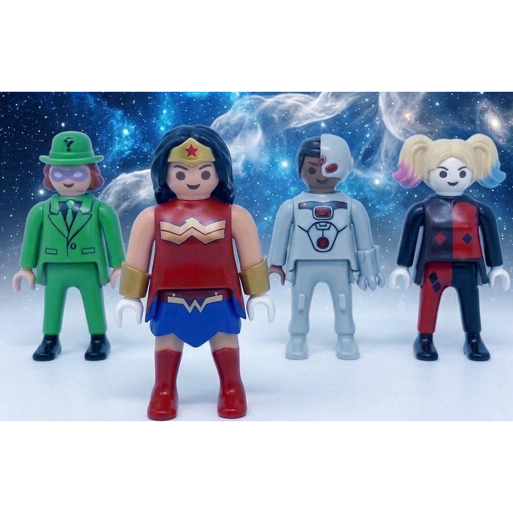 Coleção com quatro personagens  (  Playmobil, Kinder ovo)  Mulher- Maravilha, Cyborg, Arlequina e Charada